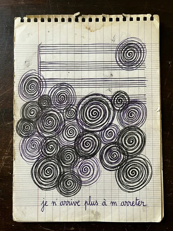 Page du cahier d'écolier de Marie-Anne Cazals, portée vide envahie de vingt spirales noires identiques, mention je n'arrive plus à m'arrêter en bas